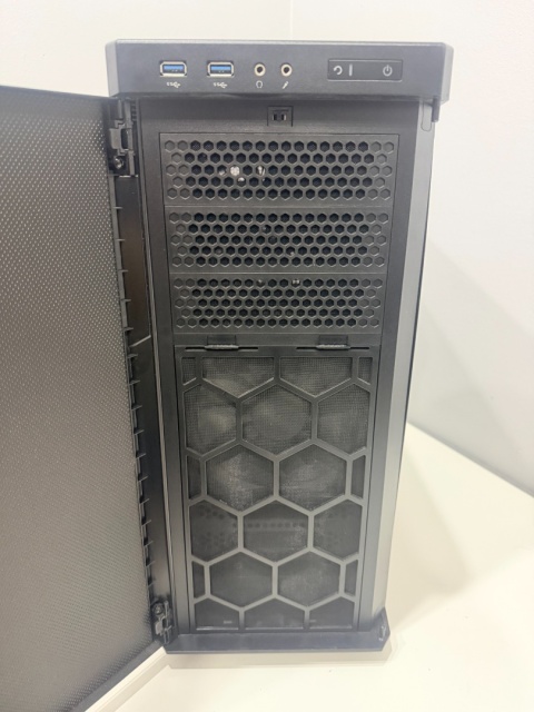 Komputer Stacjonarny i7-8700K 64 GB RAM, DYSK 500 GB SSD, NVIDIA QUADRO P4000, WINDOWS 11 PRO