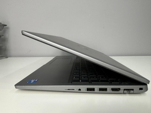 Dell Latitude 5520, i5-1145G7, 16GB RAM, DYSK 500GB SSD, INTEL, FHD, Windows 11 Pro